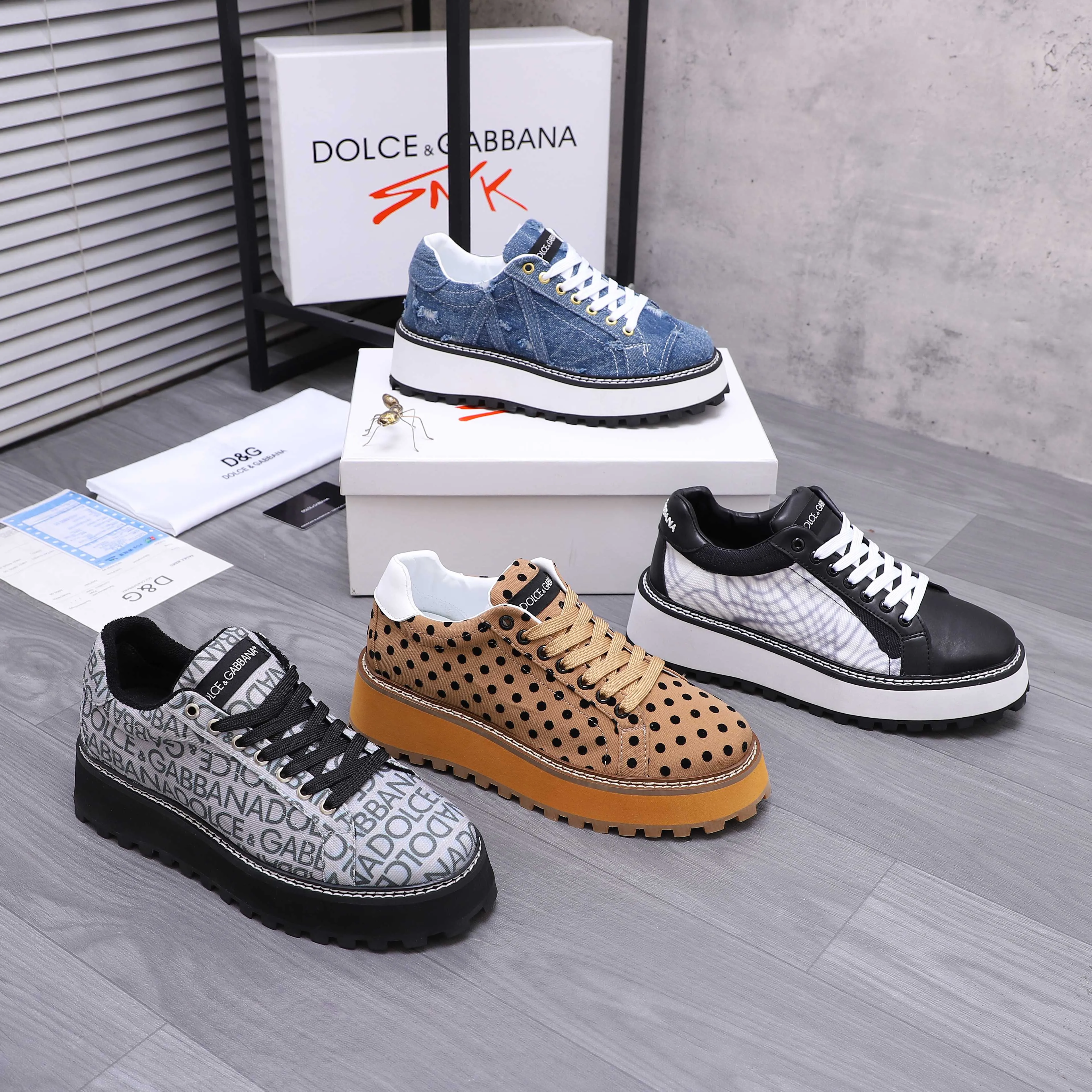 Men's shoes 💰442 Product trademark: DG (Dolce & Gabbana) couple's casual shoes Regular size: 36-46 (45.46 is custom-made and non-returnable) Product materials: Selected woven stitching cowhide upper, leather lining, cowhide insole, non-slip rubber outsole